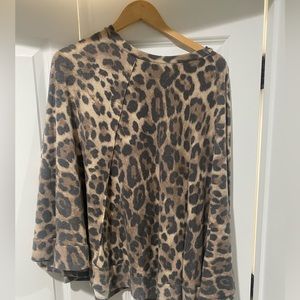 Oversize long sleeve animal print sweater shirt